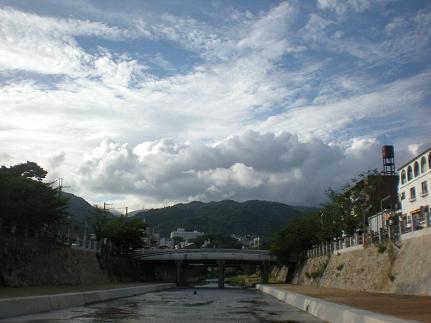 芦屋川と六甲山系