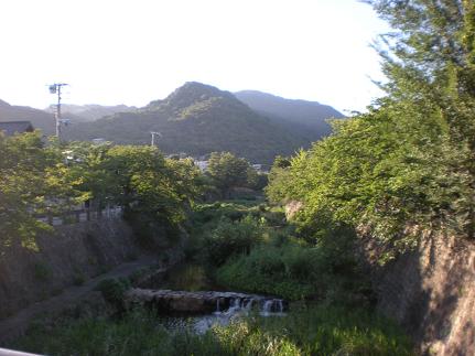 芦屋川と六甲山