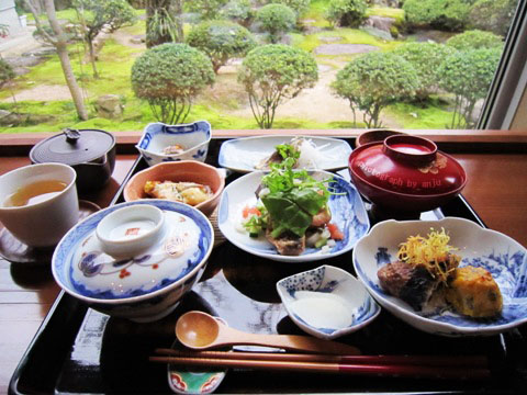 日本庭園を眺めながらのんびりランチ♪茶房　引両紋（HIKIRYOUMON）　備前市吉永町