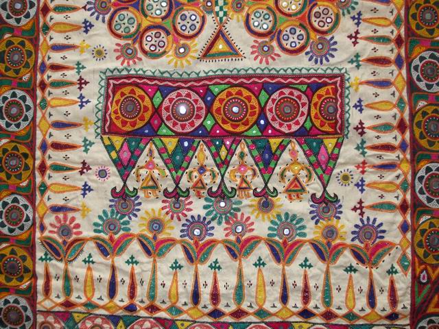 インドの布 グジャラート カッチ刺繍 壁掛け‐１ | インド ブータン 
