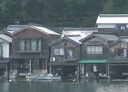 海にいちばん近い暮らし　京都府伊根町の舟屋群