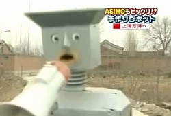 ASIMOもビックリ　中国人発明家の二足歩行ロボット