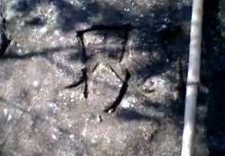 滋賀県近江八幡市『岩戸山』の岩に刻まれた、謎の「界」の文字