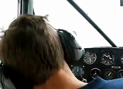 飛行中に操縦士が気絶するトラブル（実はドッキリ）