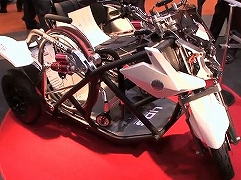 車椅子のまま乗れる電動３輪車　YDS「S-01」