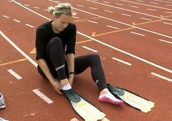 「足ヒレ」100メートルハードル（女子）　世界記録