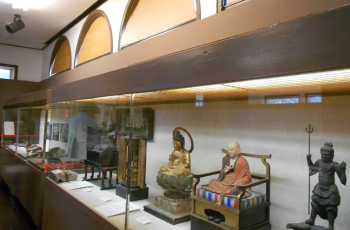 中津市歴史民俗資料館（１階展示室）御大師様ほか仏像関係