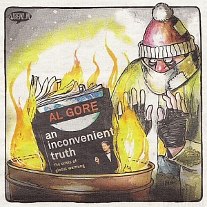 アル・ゴア著『不都合な真実』を燃やして暖をとる人