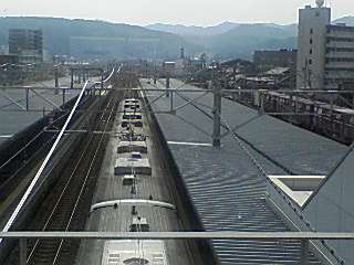 名古屋→多治見：普通電車で約４５分。