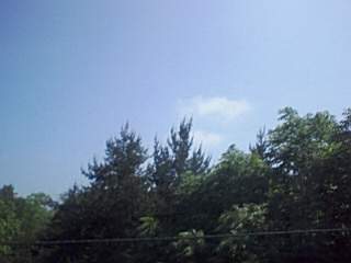 札幌の澄んだ空を車窓から
