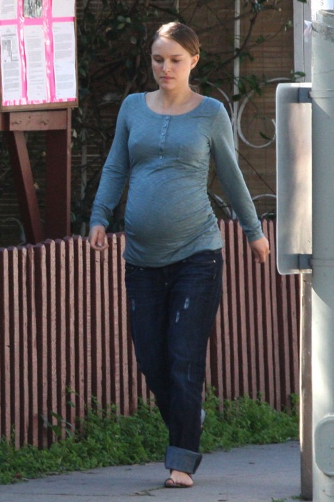 0204-natalie-portman-pregnant-belly-01-480x720.jpg