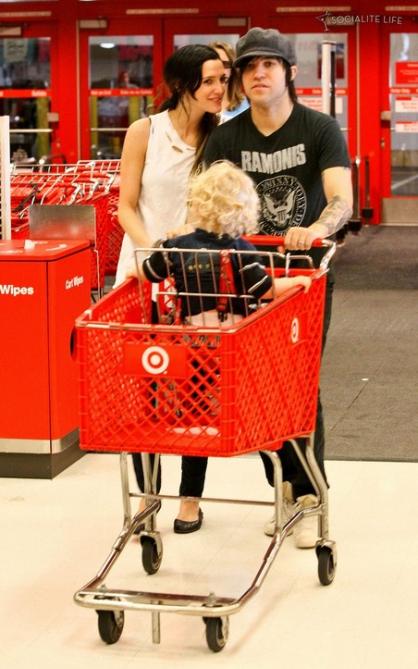 post_image-ashlee-simpson-and-wentz-and-son-in-target12.jpg