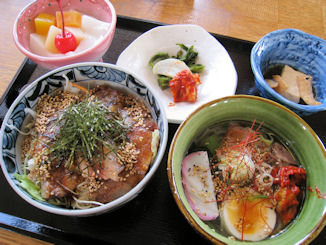 鷹山ランチ(ハーフうし丼＋ハーフ冷麺のセット)