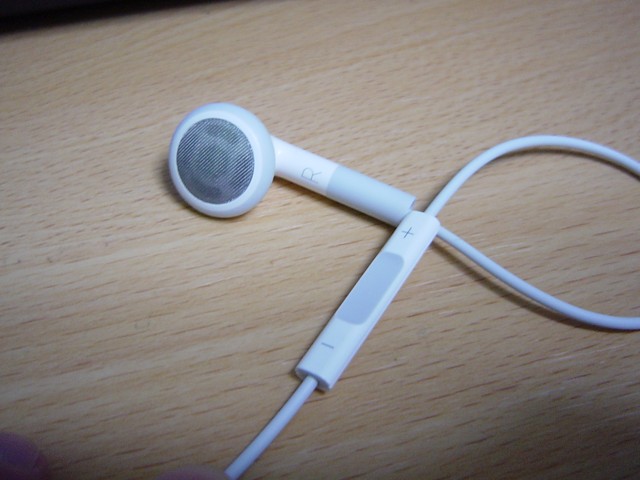 iPod_touch-Earphones03.jpg