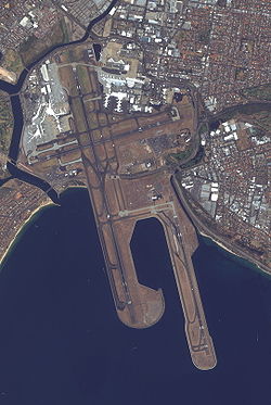 250px-AC3A9roport_Sydney.jpg