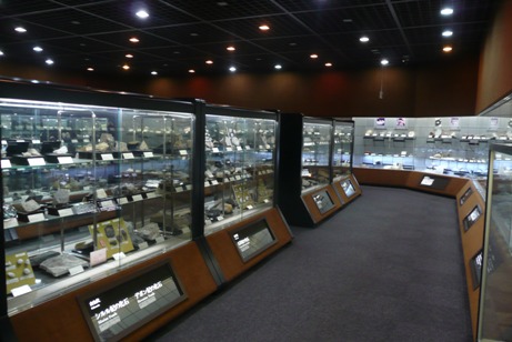 岩石・鉱物・化石などが展示された第４展示室