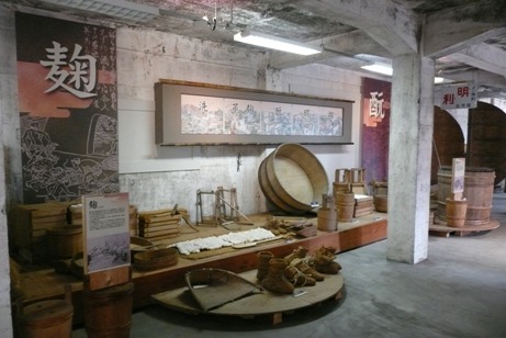 昔の酒造りの様子や道具の展示